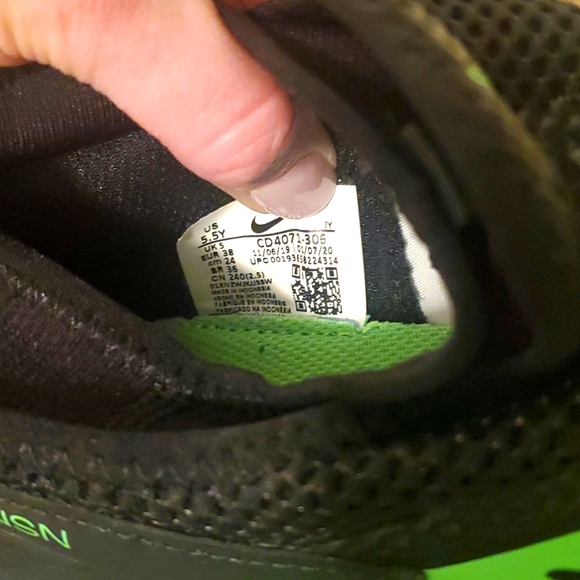 Boys Nike Sneakers - Picture 5 of 5